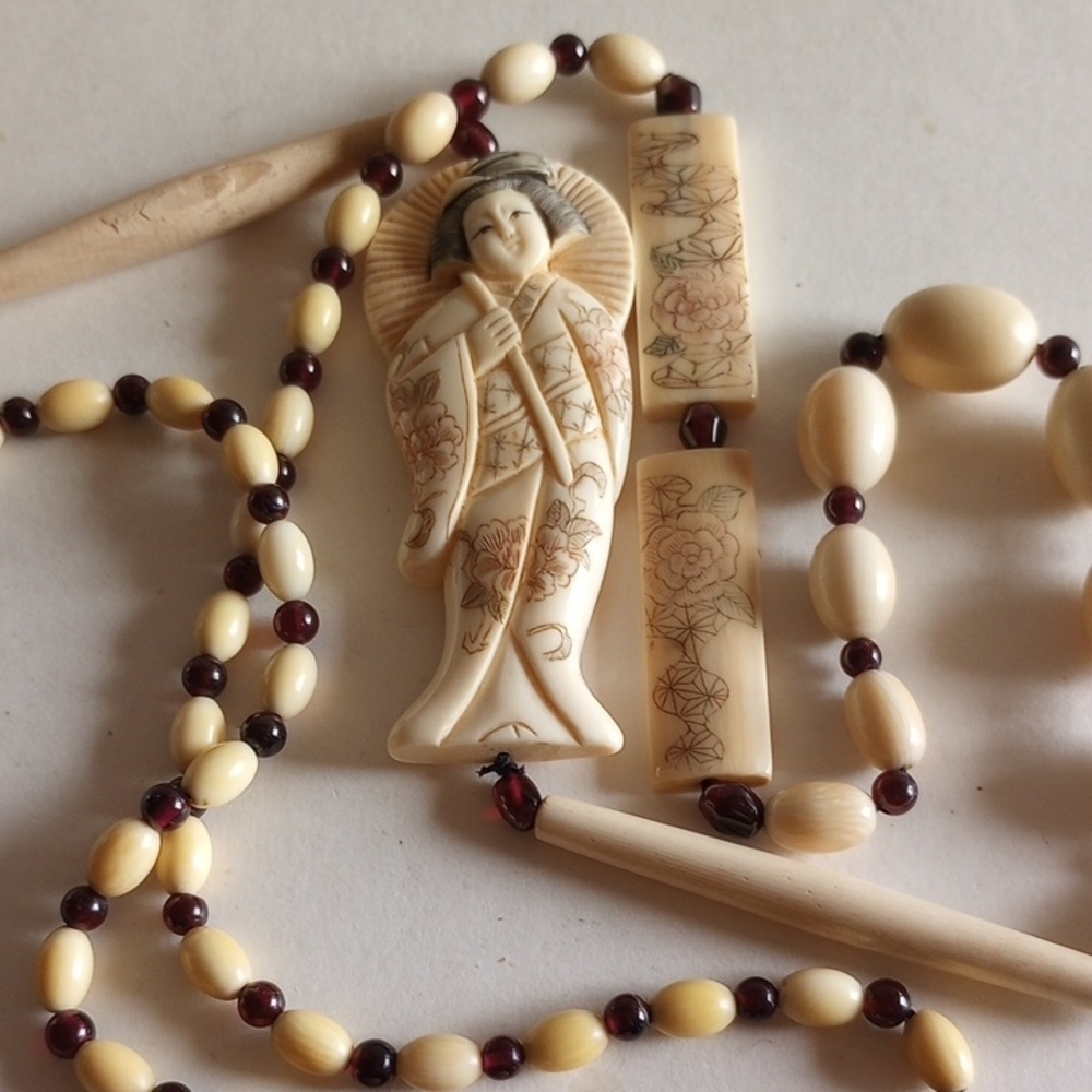 Antique Japanese Geisha Girl With Umbrella  Necklace 36 " Hand Carved Scrimshaw